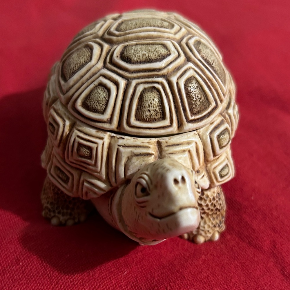 Vintage 1993 Harmony Kingdom one step ahead turtle Figurine - Brown and Tan - Picture 8 of 9